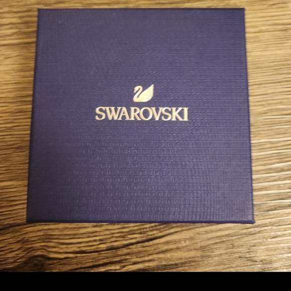 Swarovski Trendy Crystal Stud Earrings - Picture 8 of 9